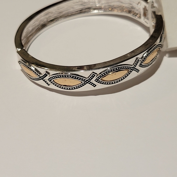 Mixit Heritage Fish Bangle - Picture 3 of 7